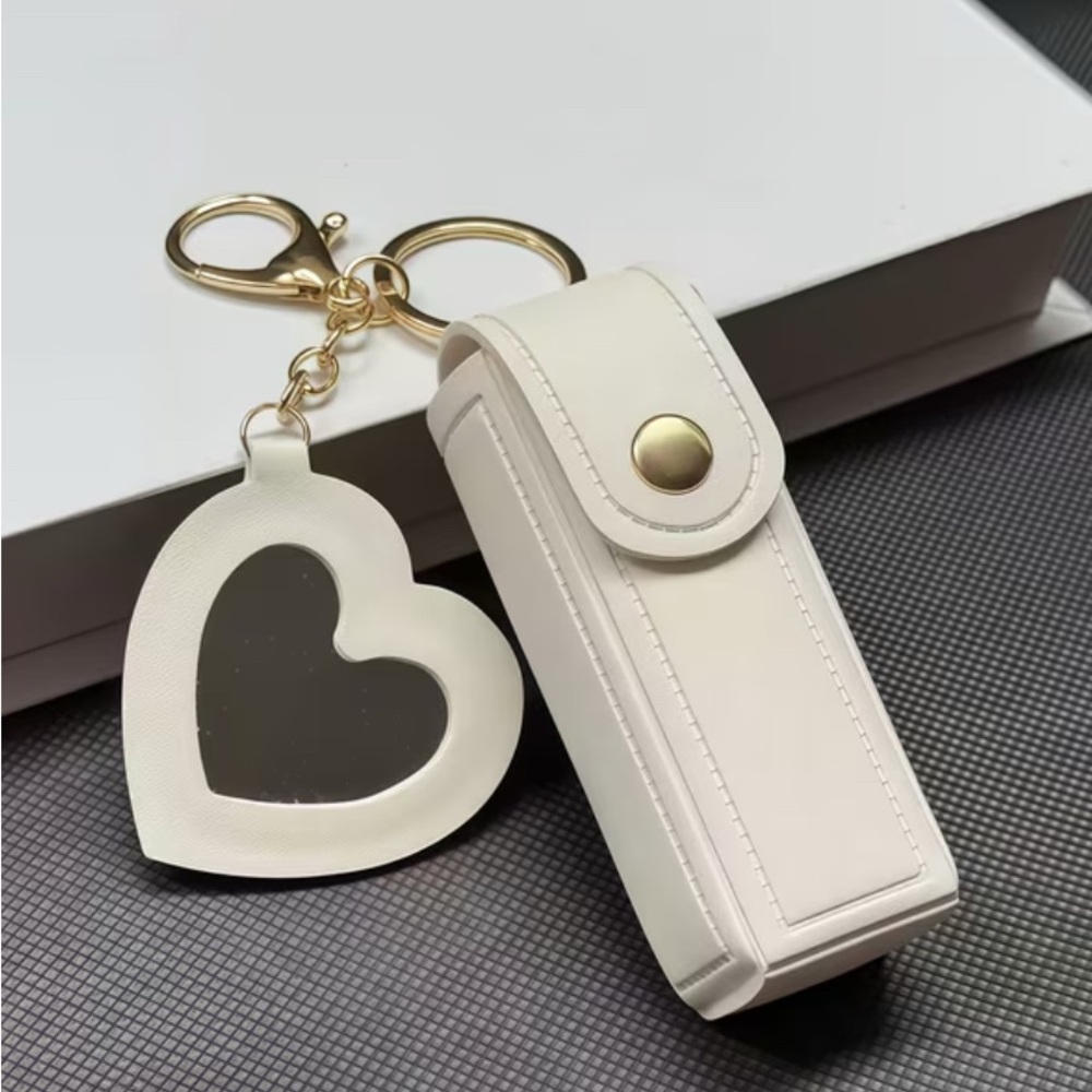 NWT White Lipstick Holder Keychain With Heart-Shaped Mirror - Picture 8 of 8